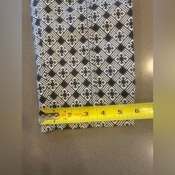 Tory Burch Women's Black & White Geometric Side Zip Ankle Pants Size 4 - Picture 10 of 10